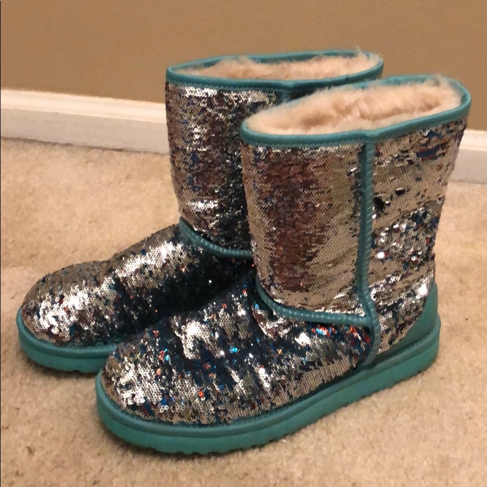 UGG Australia Short Reversible Sequin